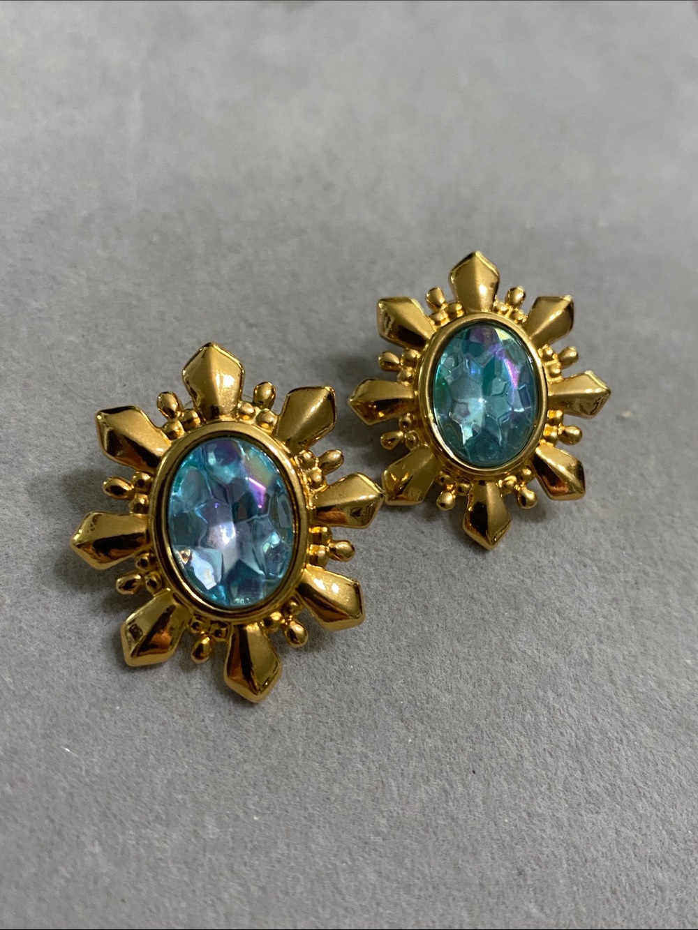 Avon Gold-Tone Sunburst Earrings with Aqua Blue Crystals